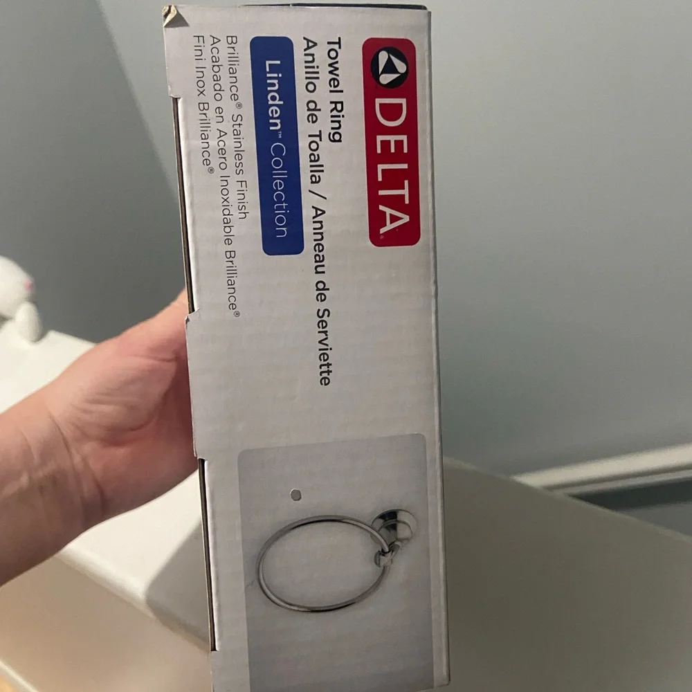 Delta Linden Collection Brilliance  Stainless Finish Towel Ring NIB New in Box